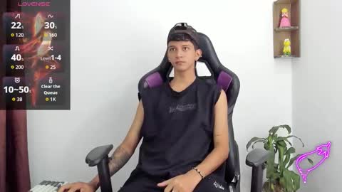 Snapshot of nick_greey chatting on 09-20-25, 09:49 Frank online show from 09-20-25, 09:49