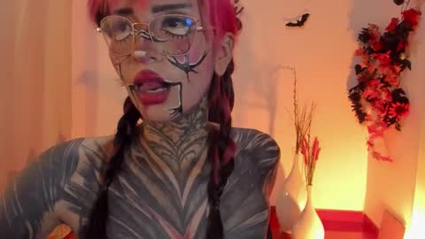 Snapshot of nicki_1 chatting on 10-12-25, 06:56   Help me reach 100 thumbs up online show from 10-12-25, 06:56