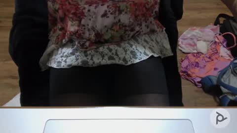Snapshot of nickibabe1980 chatting on 05-15-26, 04:25 nickibabe1980 online show from 05-15-26, 04:25