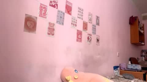 Snapshot of nickiekonek chatting on 02-15-26, 06:10 Lola online show from 02-15-26, 06:10