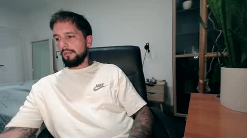 Nick maxx online show from 10-31-25, 09:21