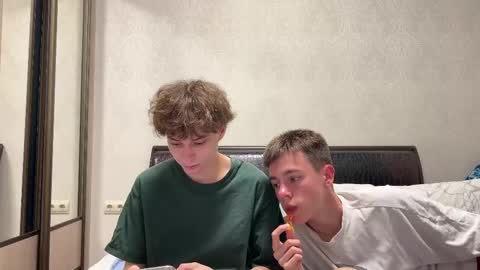 Snapshot of nickoxide chatting on 09-15-25, 04:51 nickoxide online show from 09-15-25, 04:51