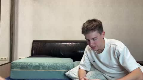 Snapshot of nickoxide chatting on 09-17-25, 04:52 nickoxide online show from 09-17-25, 04:52