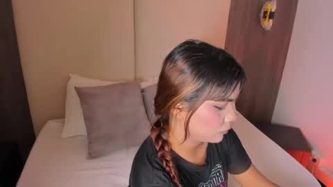 Snapshot of nicky_peyton chatting on 05-20-26, 02:51 Nicky online show from 05-20-26, 02:51