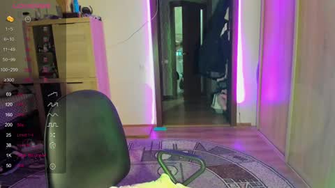 Nicky Weekends online show from 03-05-25, 10:32