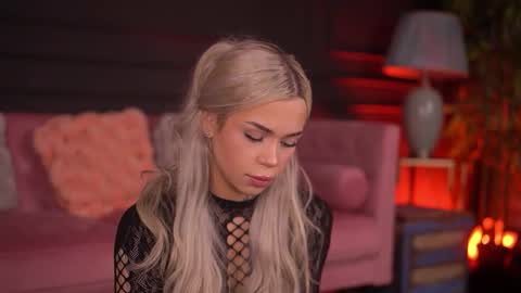 Snapshot of nickybennz chatting on 11-20-25, 06:51 Nicky online show from 11-20-25, 06:51