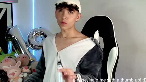 Snapshot of nico_cruz chatting on 12-15-24, 04:18 nico online show from 12-15-24, 04:18