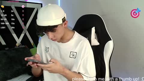 Snapshot of nico_cruz chatting on 12-19-24, 10:32 nico online show from 12-19-24, 10:32