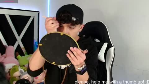 Snapshot of nico_cruz chatting on 12-31-24, 02:51 nico online show from 12-31-24, 02:51