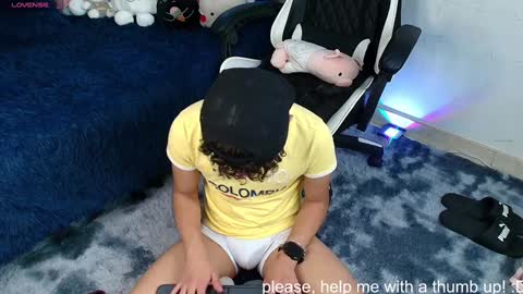 Snapshot of nico_cruz chatting on 01-15-25, 08:09 nico online show from 01-15-25, 08:09