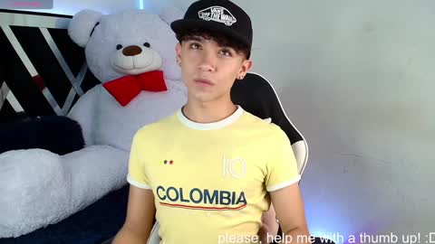 Snapshot of nico_cruz chatting on 02-06-25, 04:03 nico online show from 02-06-25, 04:03