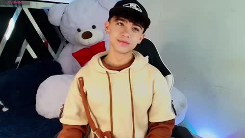 Snapshot of nico_cruz chatting on 02-14-25, 04:47 nico online show from 02-14-25, 04:47