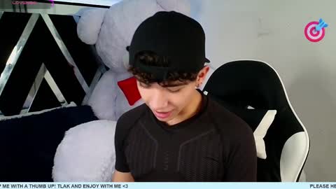 Snapshot of nico_cruz chatting on 02-19-25, 04:44 nico online show from 02-19-25, 04:44