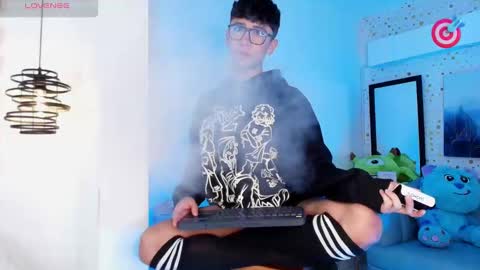 Snapshot of nico_cruz chatting on 02-28-25, 04:43 nico online show from 02-28-25, 04:43