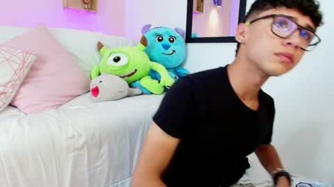 Snapshot of nico_cruz chatting on 03-01-25, 04:47 nico online show from 03-01-25, 04:47