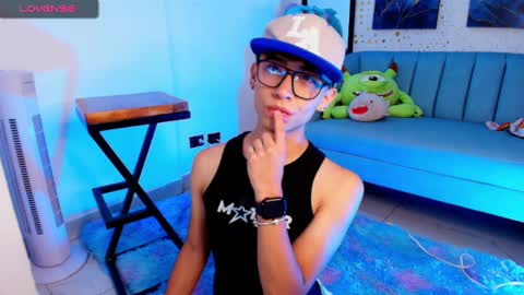 Snapshot of nico_cruz chatting on 03-03-25, 09:44 nico online show from 03-03-25, 09:44