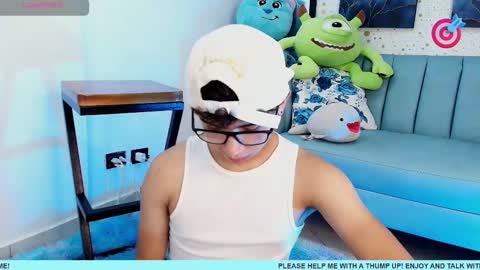 Snapshot of nico_cruz chatting on 03-06-25, 02:40 nico online show from 03-06-25, 02:40