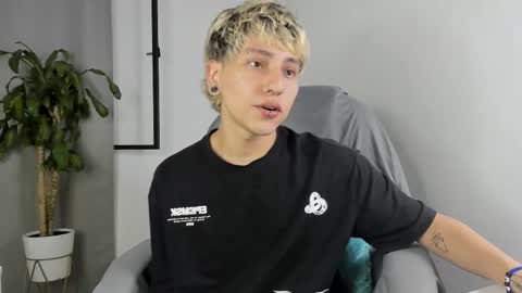 Nico  online show from 10-28-25, 03:14