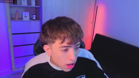 Nicolas online show from 10-22-25, 08:08