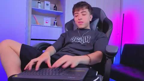 Nicolas online show from 10-29-25, 08:10