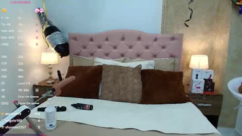 Snapshot of nicol_alvarez chatting on 03-08-25, 06:43 Nicol Alvarez online show from 03-08-25, 06:43
