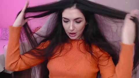 Nicole Online at about after 1000  6  UK time or 900  - 500  UK time it approximate time interval online show from 12-20-24, 02:08