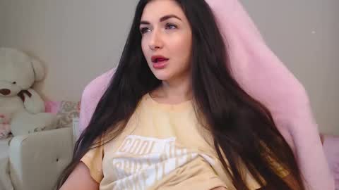 Nicole Online at about after 1000  6  UK time or 900  - 500  UK time it approximate time interval online show from 02-18-25, 02:59