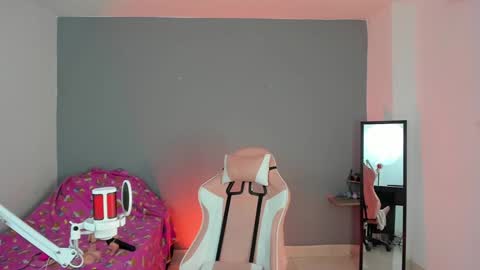 Snapshot of nicol_jone chatting on 01-21-25, 06:22 Nicol sanchez online show from 01-21-25, 06:22