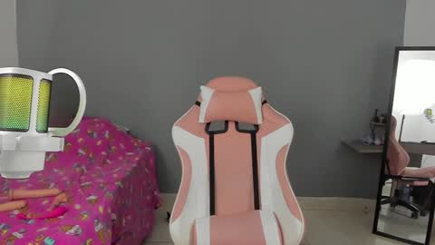 Snapshot of nicol_jone chatting on 02-01-25, 06:43 Nicol sanchez online show from 02-01-25, 06:43