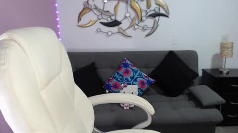 Snapshot of nicol_storm chatting on 12-16-24, 11:18 nicole Storm online show from 12-16-24, 11:18