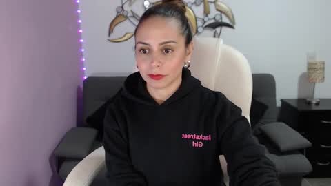 Snapshot of nicol_storm chatting on 02-16-25, 01:14 nicole Storm online show from 02-16-25, 01:14