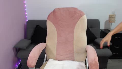 Snapshot of nicol_storm chatting on 09-09-25, 11:15 nicole Storm online show from 09-09-25, 11:15