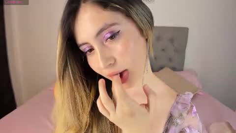 Snapshot of nicol_swift_ chatting on 07-25-26, 11:35 Nicol online show from 07-25-26, 11:35