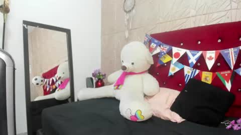 Snapshot of nicol_zurich chatting on 07-01-26, 07:46 NIKOL online show from 07-01-26, 07:46