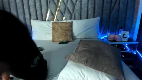 Snapshot of nicolaikarav chatting on 02-15-26, 11:52 Nicolai online show from 02-15-26, 11:52