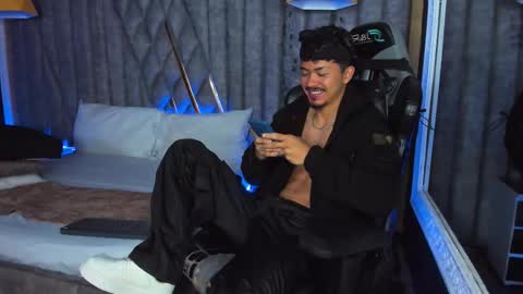 Snapshot of nicolaikarav chatting on 02-20-26, 12:05 Nicolai online show from 02-20-26, 12:05