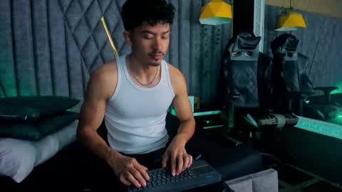 Snapshot of nicolaikarav chatting on 02-24-26, 12:14 Nicolai online show from 02-24-26, 12:14