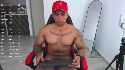 Snapshot of nicolas_montoya chatting on 10-16-25, 10:00 nicolas_montoya online show from 10-16-25, 10:00