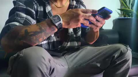 Nicolas online show from 11-10-25, 03:49