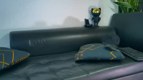 Nicolas online show from 11-12-25, 03:01