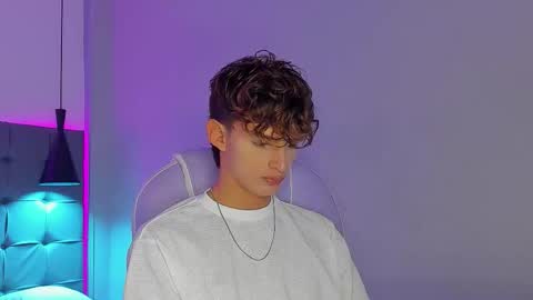 nicolasferrer18 online show from 12-04-25, 07:44