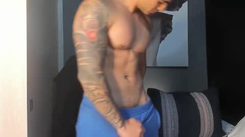 Snapshot of nicolasmuscle chatting on 09-25-25, 03:49 Andres online show from 09-25-25, 03:49