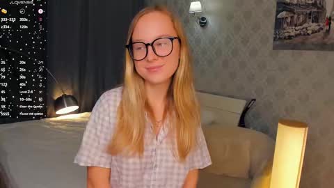 Nicoletta online show from 10-17-25, 05:26