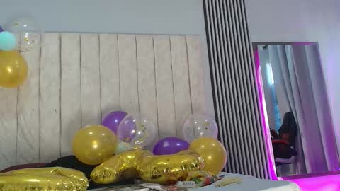 nicole_and_thiago online show from 09-25-25, 08:56