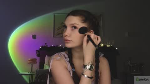 Snapshot of nicole_broown chatting on 12-19-25, 09:00 Nicole online show from 12-19-25, 09:00