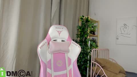 GMT7TueWedThSu 0300am-0900am. Sa 1000am-0400pm online show from 10-21-25, 08:20