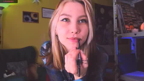 Snapshot of nicole_matt chatting on 10-15-25, 02:44 Nicole online show from 10-15-25, 02:44