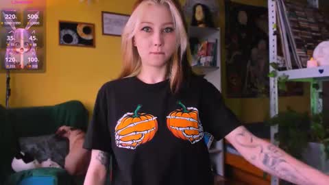 Snapshot of nicole_matt chatting on 10-26-25, 11:38 Nicole online show from 10-26-25, 11:38