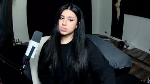 My name is Nicole. I m completely new here online show from 03-01-26, 04:42