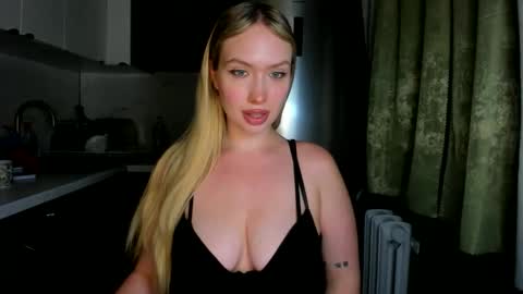 Snapshot of nicole_ricci_ chatting on 09-27-25, 09:31 Nicole online show from 09-27-25, 09:31